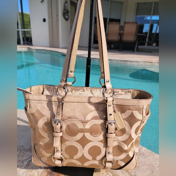 Coach Signature Buckle Tote Bag Tan With Leather Trim - Picture 1 of 14